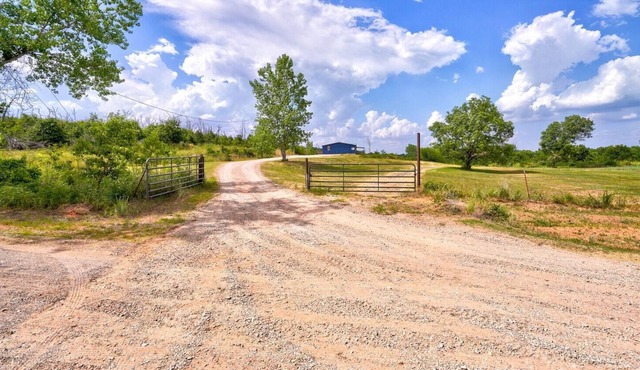Secluded cottage on 10 acres with hot tub