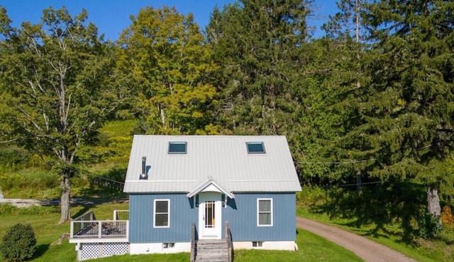 Secluded Cottage on 85 Acres – Peaceful Country Retreat Surrounded by Nature