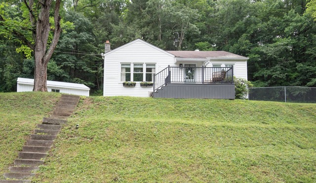 Secluded cottage, sleeps 6, private and peaceful