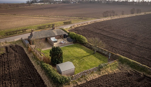 Secluded cottage w/hot tub & close to cliff walks