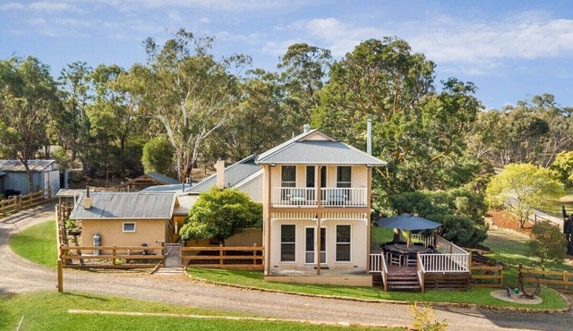 Secluded Country Vineyard Estate near Bendigo