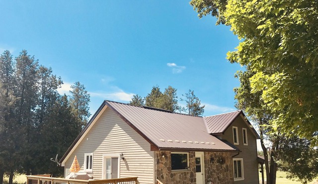 Secluded Country Cottage - central to Collingwood, Blue Mountain and Wasaga Beach