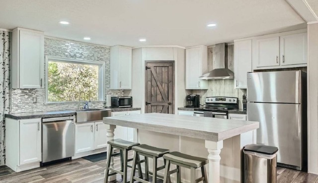 Secluded Country Home on 15 Acres with a BBQ and Upscale Kitchen. Close to COTA and the Airport.