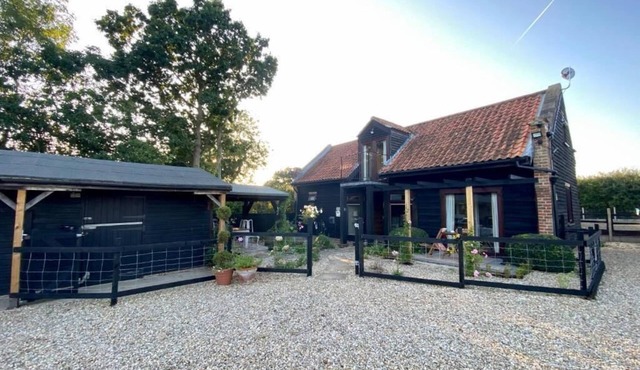 Secluded Countryside Retreat. Pet Friendly stays at The Old Workhouse Paddocks