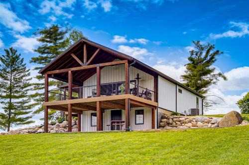 Secluded Countryside Gem w/Deck & Yard in Peru