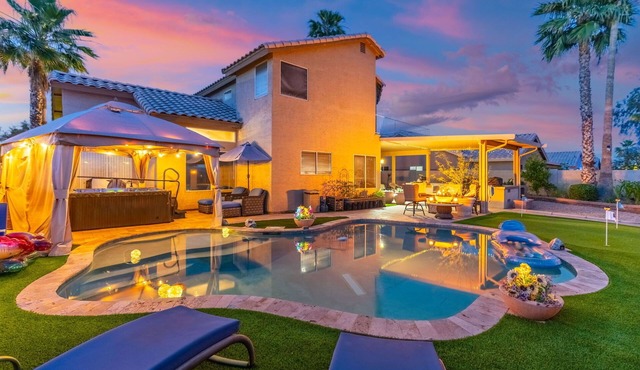 Secluded Courtyard Retreat with Pool and Hot Tub