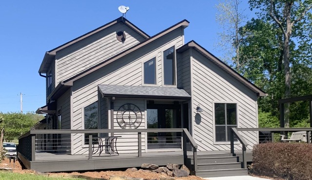 Secluded Cove-Stunning Views- Sloping Lot- Near Duncan Bridge