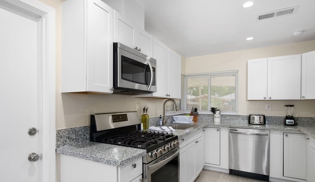 Secluded & Cozy 3B/1Bth w GreatA to Airport