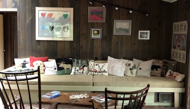 Secluded, cozy and affordable! Beautiful setting in the woods