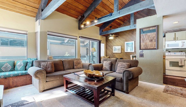 Secluded Cozy Cabin, Forest Setting, 1-Car Garage, Near Winter Shuttle