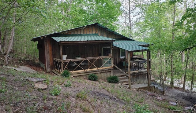 Secluded, cozy cabin in the woods - rustic but with all modern conveniences!