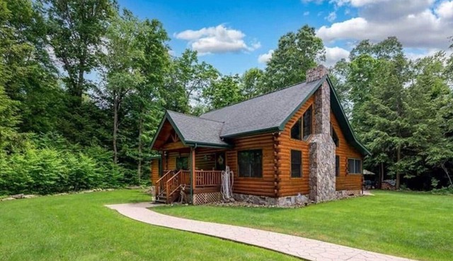 Secluded, Cozy Log Cabin with 16 Wooded Acres