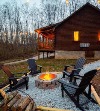 Secluded Cozy Log Cabin Villa