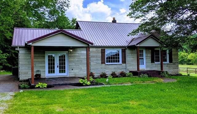 Secluded Creekside farmhouse
