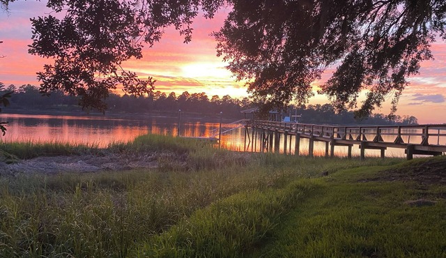 Secluded Deep Water Sanctuary with Dock and Pool on outskirts of Beaufort, SC!