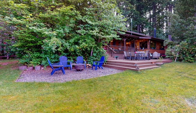 Secluded dog-friendly home with private hot tub, firepit, deck, wood fireplace