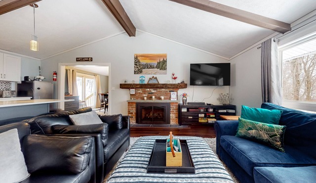 Secluded dog-friendly home with two living rooms, chef's kitchen, smart TVs, W/D