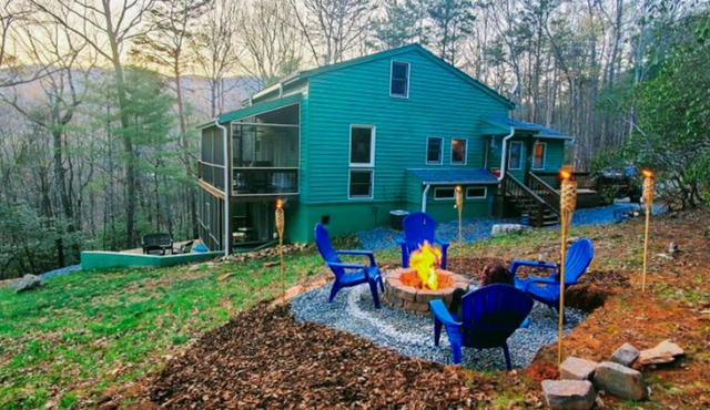 Secluded dog-friendly cabin w/grill, deck, forest & mountain views, 4x4 required