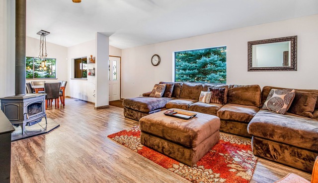 Secluded Dog-Friendly Home W/ Acreage, Free WiFi, Full Kitchen & More!