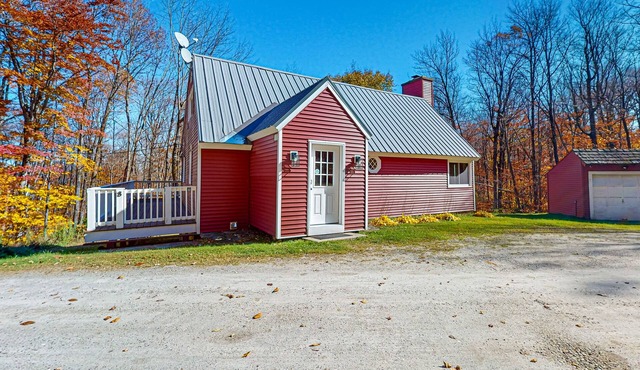 Secluded dog-friendly mountain home near Stratton w/firepit & deck