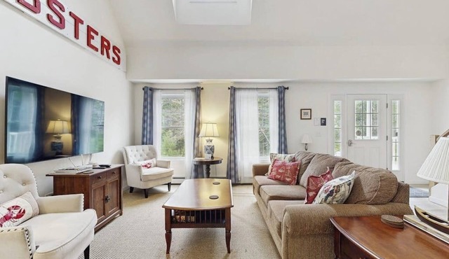 Secluded Dog-Friendly Getaway w/Free WiFi, Private Washer/Dryer, Furnished Deck