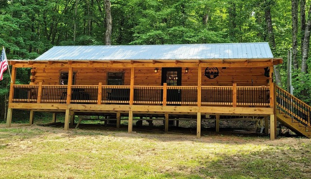 Secluded East TN Log Cabin