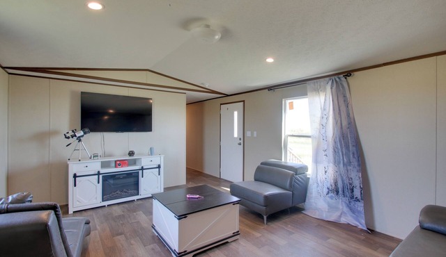 Secluded El Reno Retreat w/Private Fishing Lake!