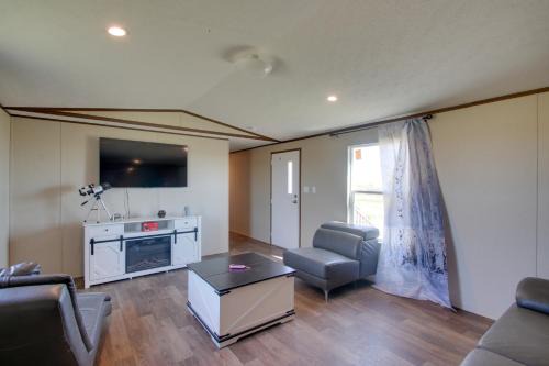 Secluded El Reno Retreat w/Private Fishing Lake!