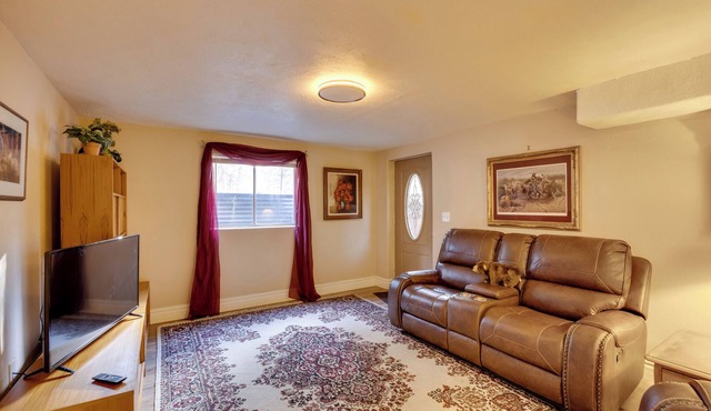 Secluded Elizabeth Apt on 3 Acres: Pets Welcome!