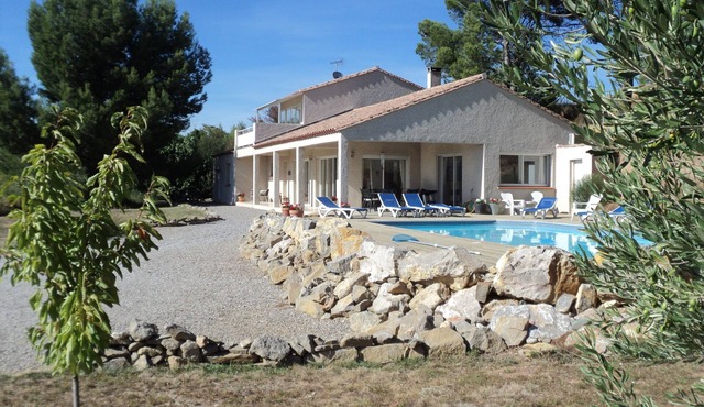 Secluded, Exclusive spacious villa with private heated pool, full air-con, Wi-Fi