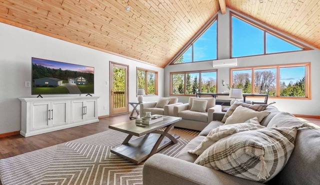 Secluded Family Cabin | Game Room | Sleep 10