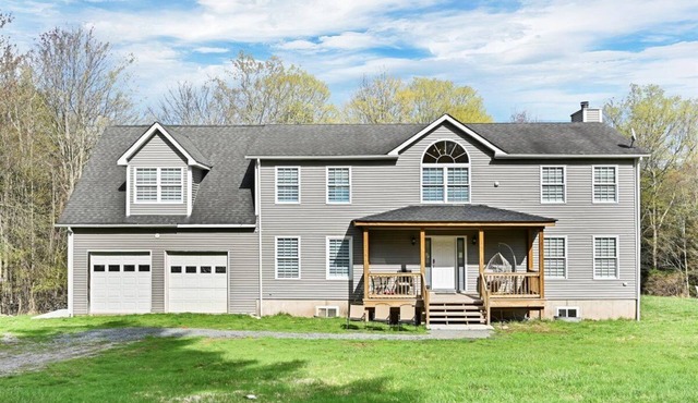 Secluded Family Haven ~ Yard ~ GameRoom ~ Fire Pit