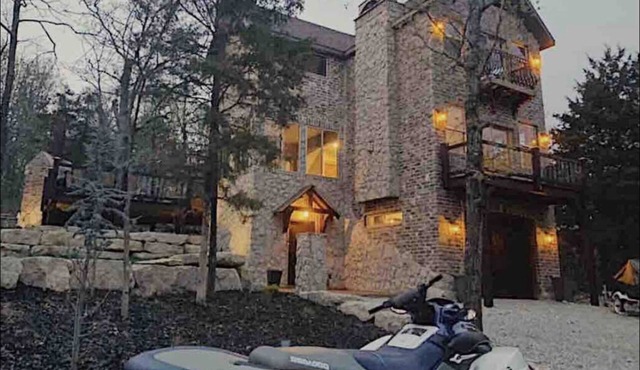 Secluded family lake home by Big Cedar and Table Rock Lake. Must Experience