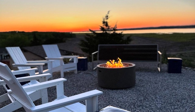 Secluded Family Oasis Next To Bayside Golf w/Deck & Unreal Sunset Views!