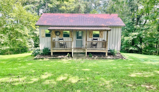 Secluded farm cabin-private 100 acre retreat in Yadkin Valley Wine region