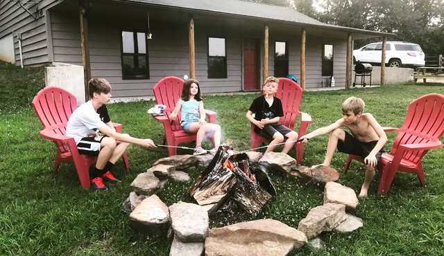 Secluded farmhouse retreat - Meramec river access!