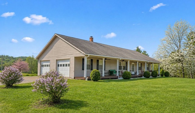 Secluded Farmhouse Retreat on 7 Private Acres Fries, Virginia