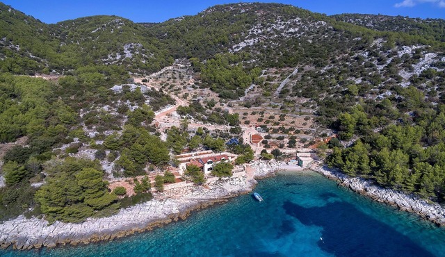Secluded fisherman's cottage Cove Golubinka, Hvar (K-14344)
