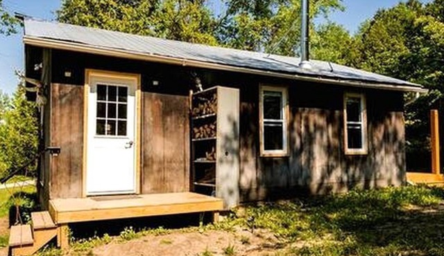 Secluded Forest Cabin with Screened Porch and Amazing Hiking Trails in Ontario