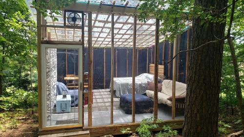 Secluded Forest Cabin with Clear Roof for Stargazing near Watts Bar Lake – Grandview, TN