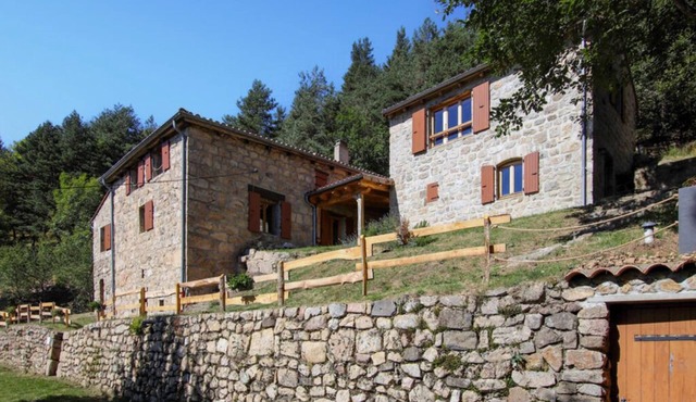 Secluded vacation estate in the heart of the Ardèche, total peace and quiet and absolute nature.