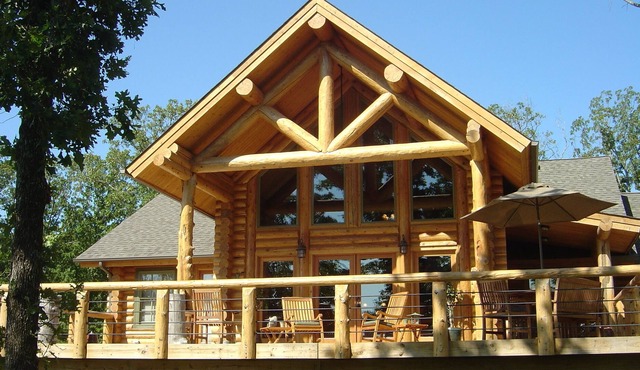 Secluded Full Log home on 12 wooded acres with view of Lake Tenkiller.