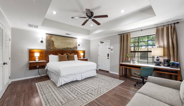 Secluded Garden-view King Suite with Pool Surrounded by Tree-Filled Retreat