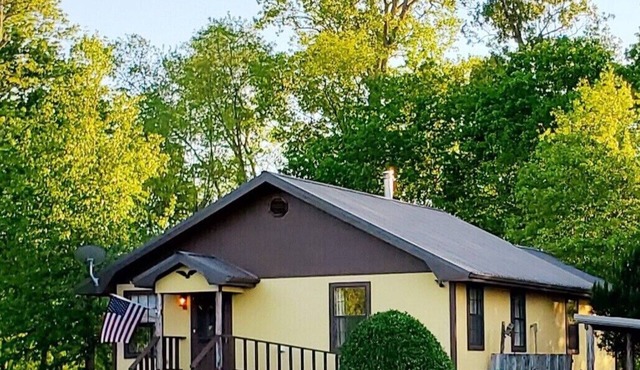 Secluded Getaway ! ! - Eagle Creek Cottage - Pet friendly!