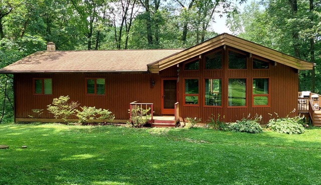 Secluded Getaway - Entire House; free parking; fully furnished kitchen