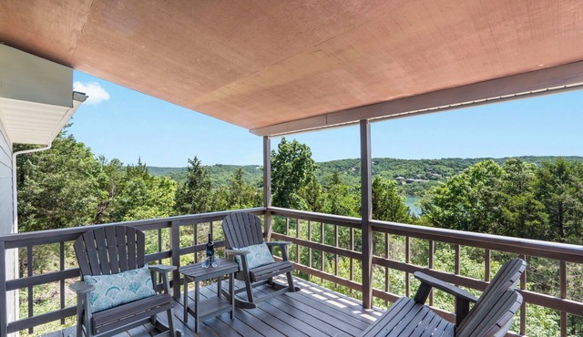 Secluded Getaway featuring Walking Trail to the Lake, Free Tickets & Minutes from Silver Dollar City