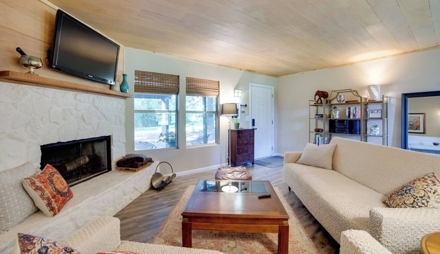Secluded Getaway on ~10 Acres in The Piney Woods!