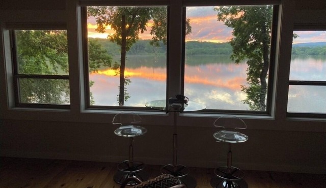 Secluded getaway on Lake Catherine, minutes from town - birds, fishing, & kayaks