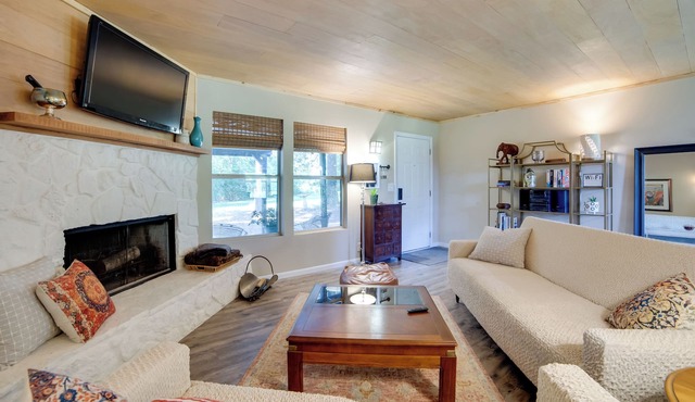 Secluded Getaway on ~10 Acres in The Piney Woods!