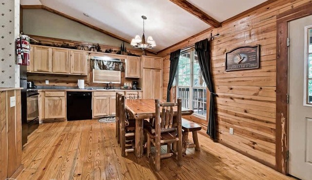 Secluded Getaway Cabin in the woods Wifi Smart TVs